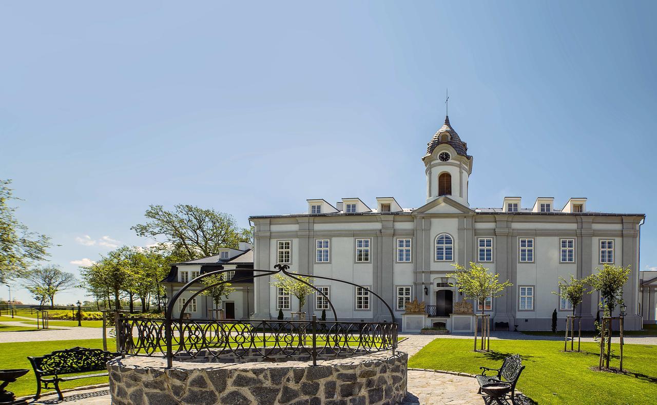Hotel Panstvi Dlouha Lhota Exterior photo