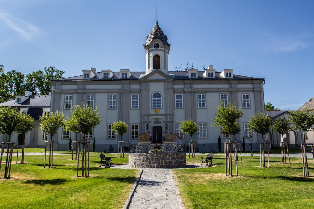 Hotel Panstvi Dlouha Lhota Exterior photo